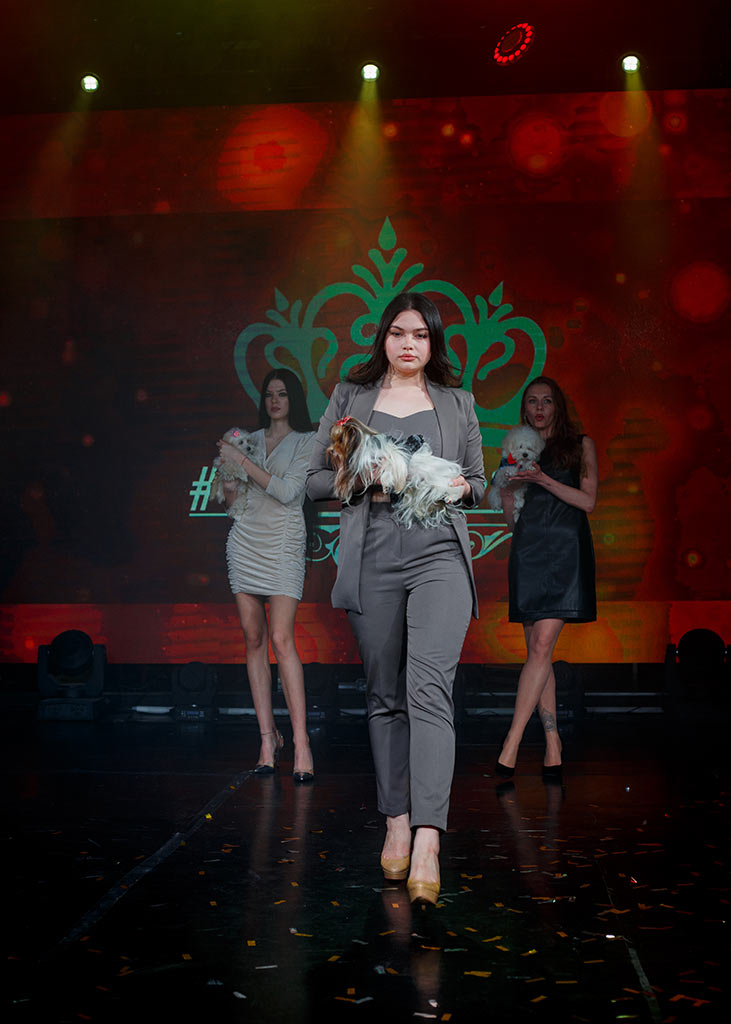 Топ 100 самых красивых женщин России 2023