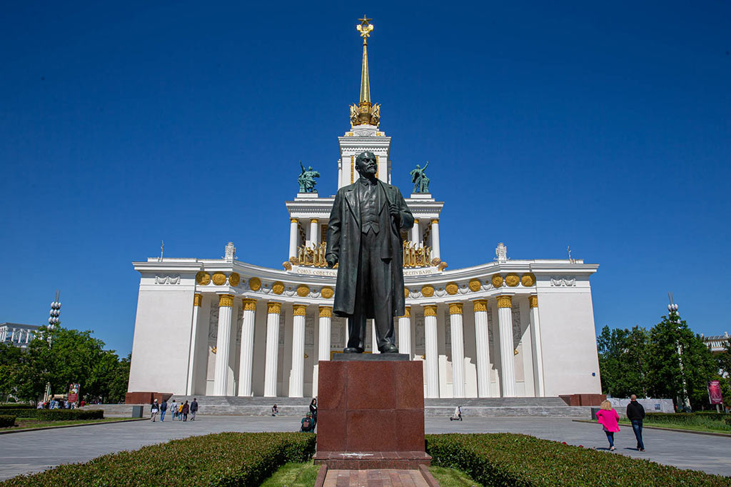 Владимир Ильич Ленин - памятник на ВДНХ