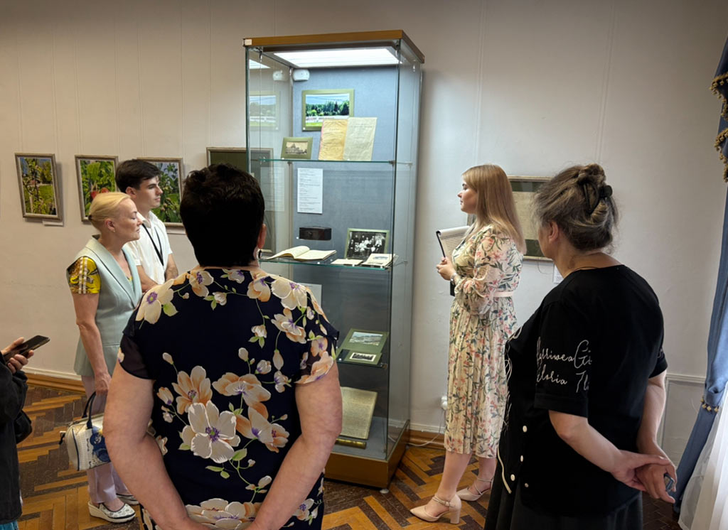 Экскурсия на открытии выставочного проекта «Сад. Возрождение»