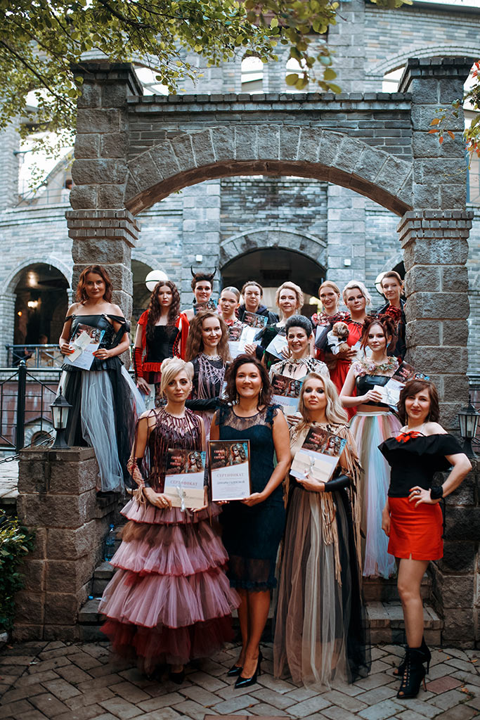 Динана Садекова и участники бала-маскарада Сон в летнюю ночь