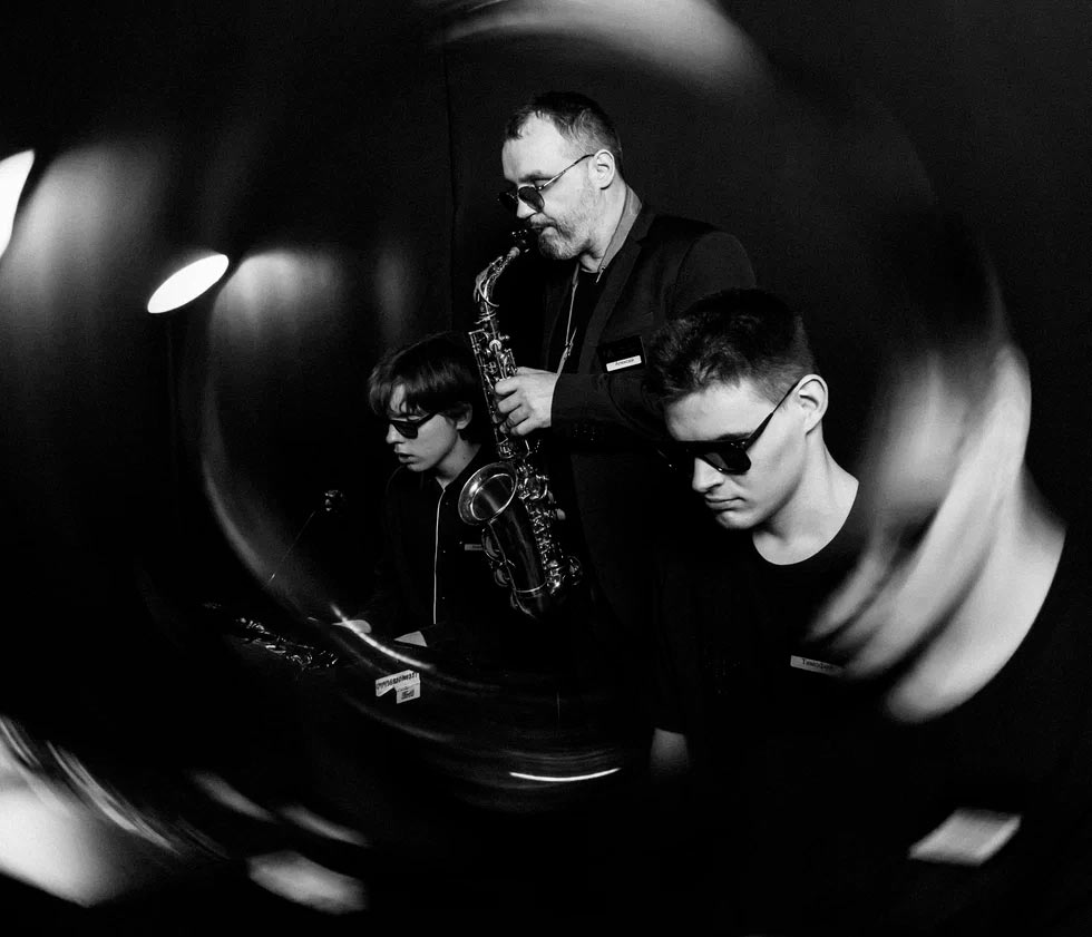 концерт в темноте