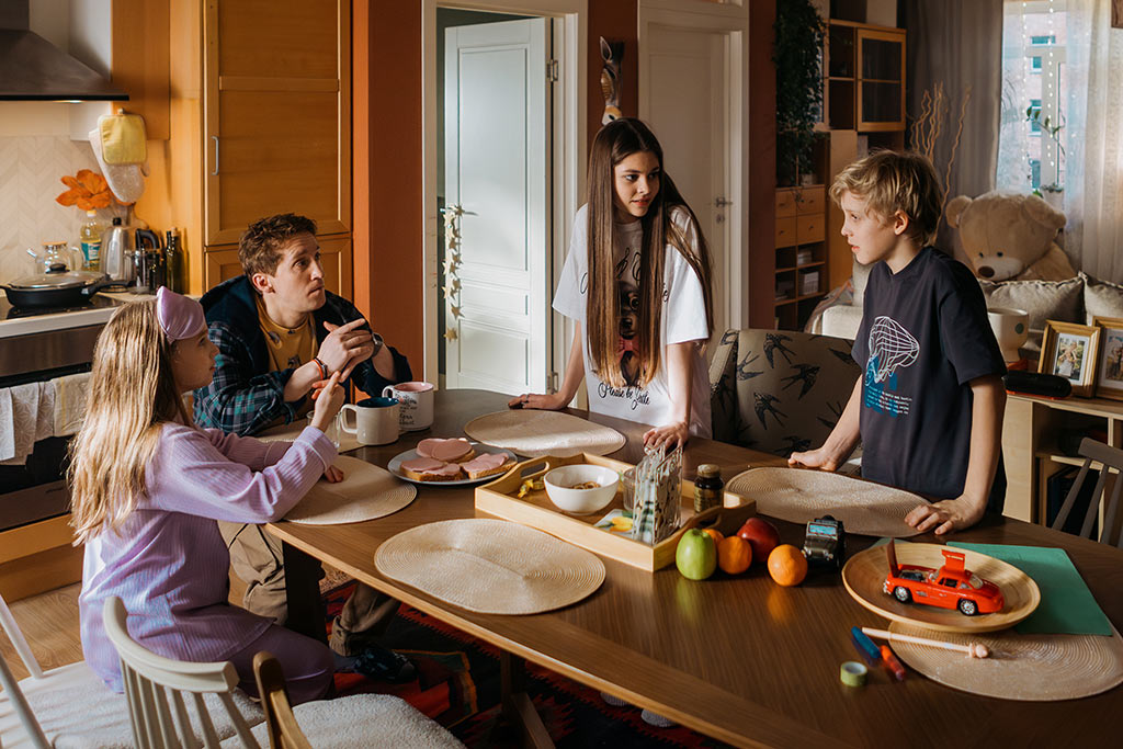 одни дома - премьера - комедия