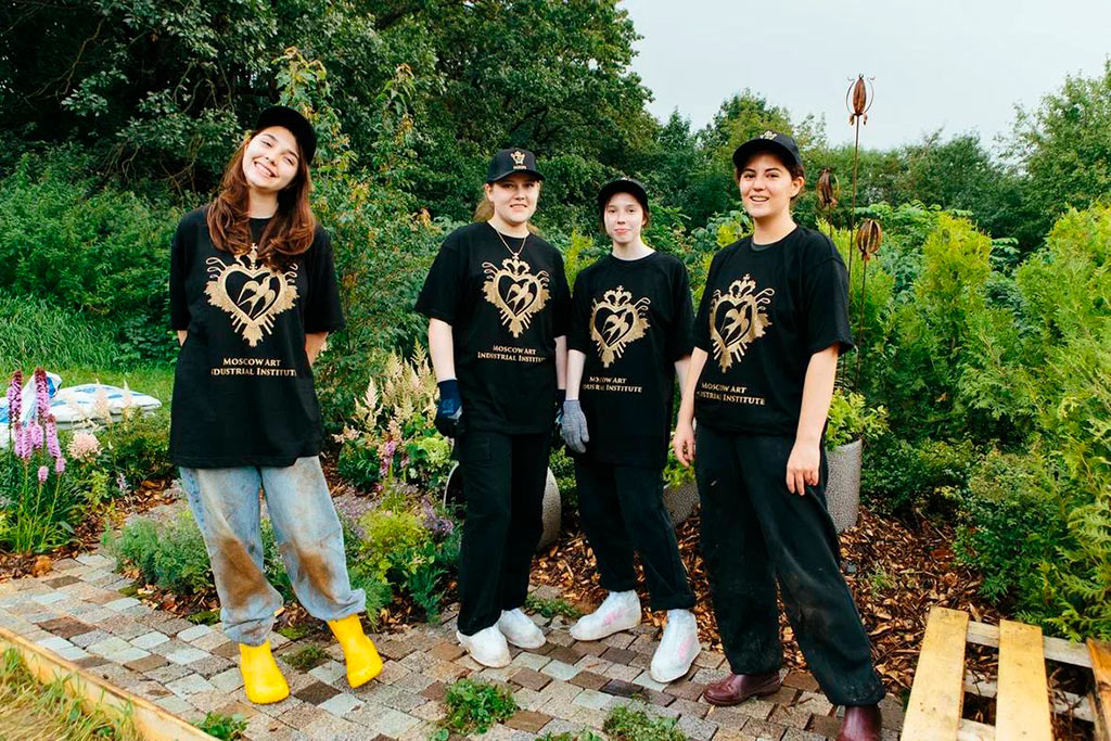 студенты мхпи