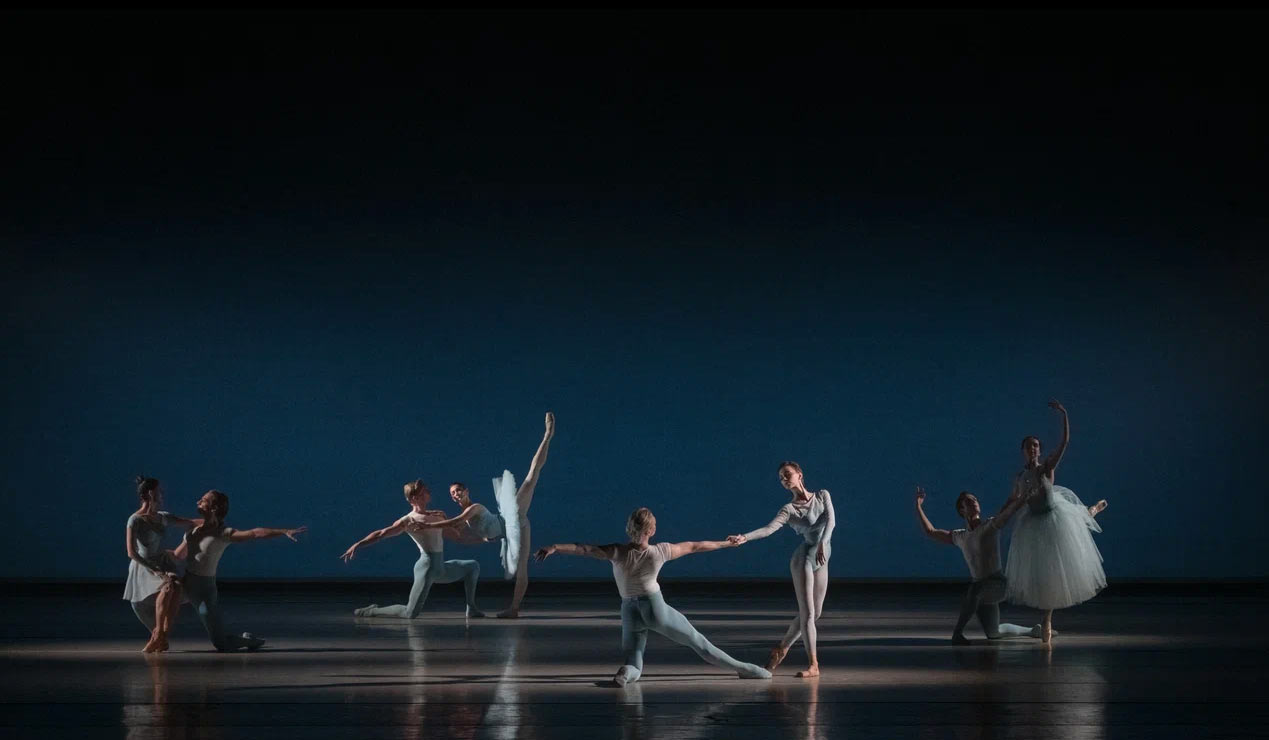 Королевы вариаций. сцена из спектакля.