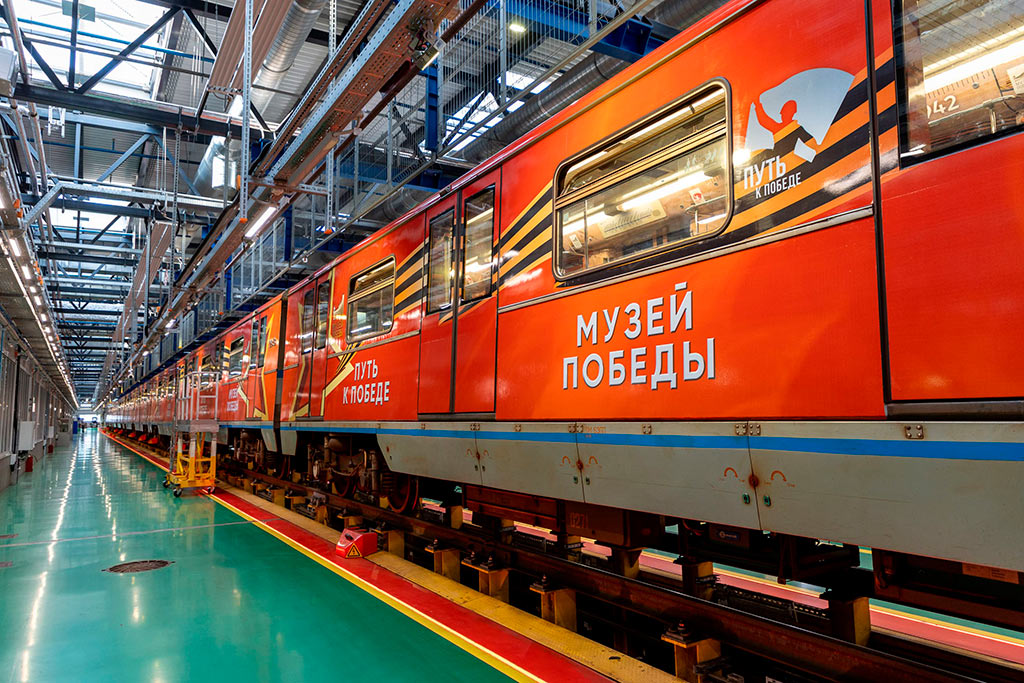 музей победы - поезд в московском метро