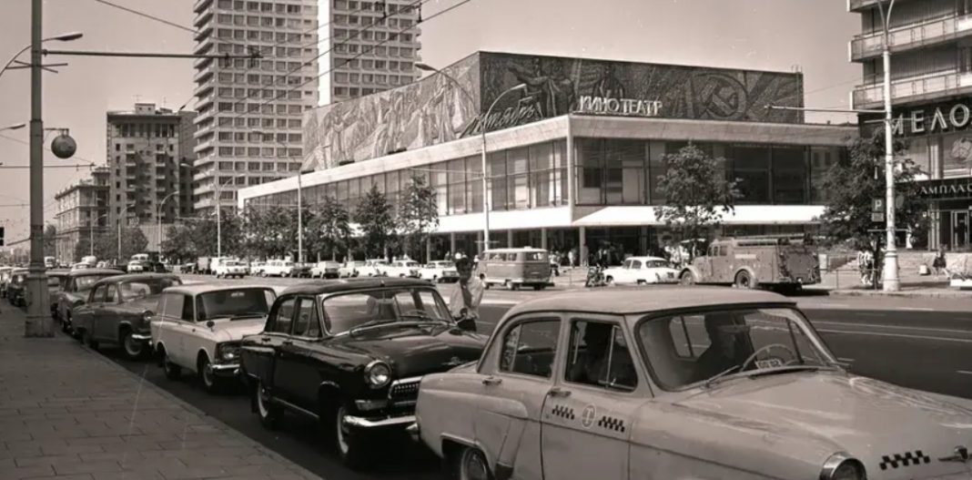 Киноцентр (бывший кинотеатр) «Октябрь». Историческое фото