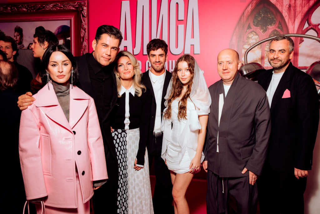 алиса в стране чудес - гости светской премьеры