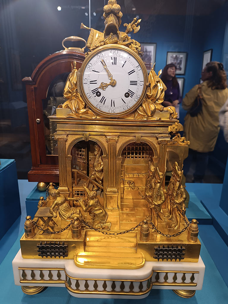 каминные часы