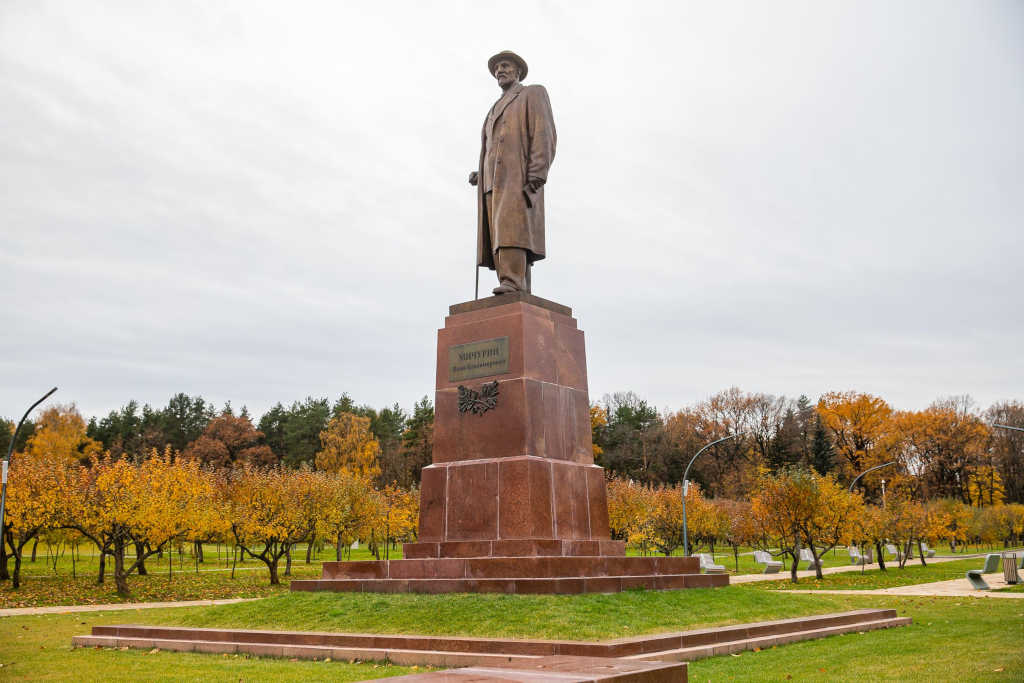 памятник ивану мичурину вднх