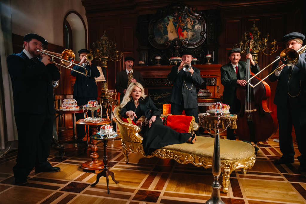 лариса долина