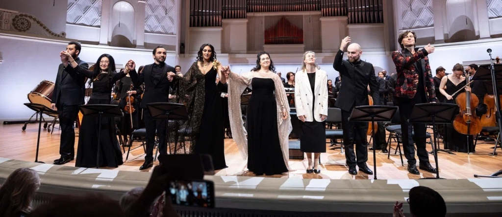 опера априори