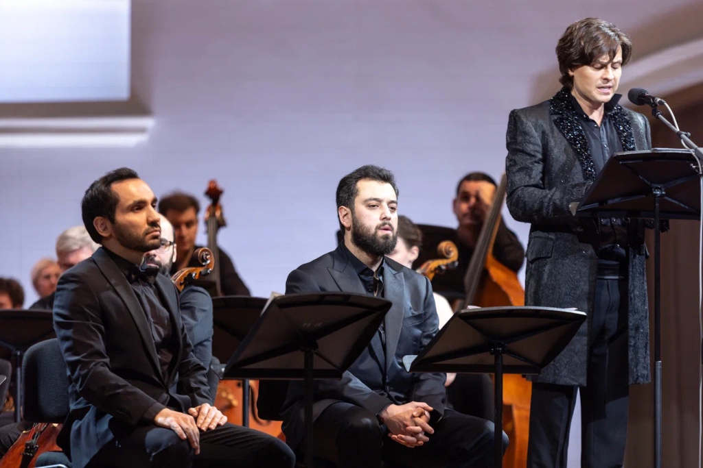 опера априори