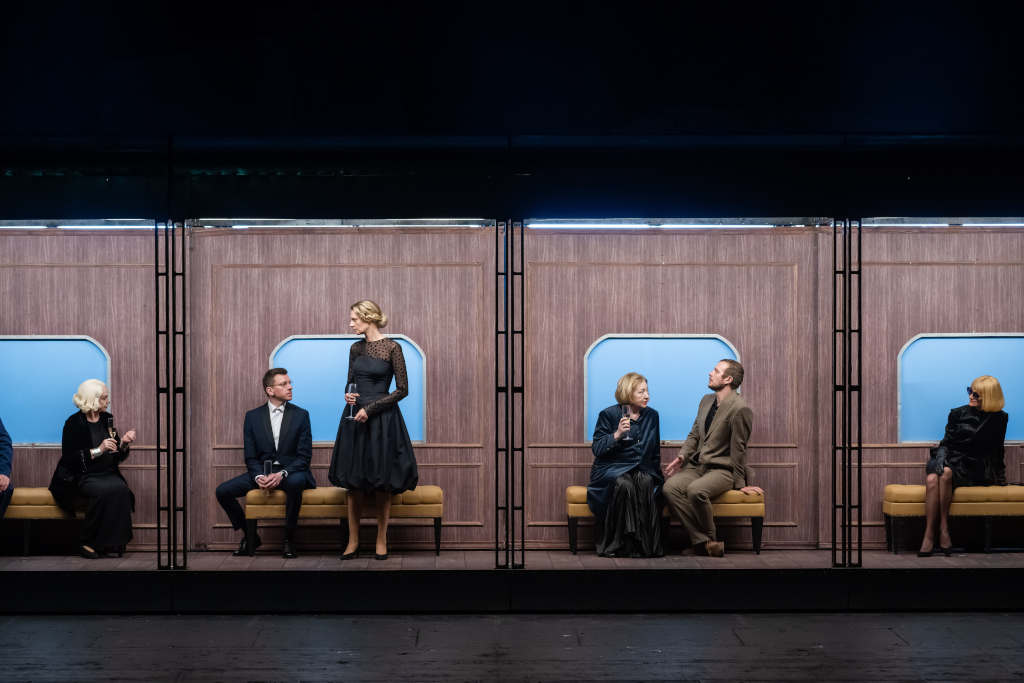 воскресение - сцена из спектакля