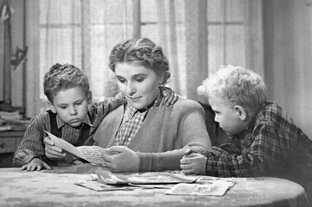 Кадр из кинофильма «Чук и Гек». 1953 г. Режиссер Иван Лукинский