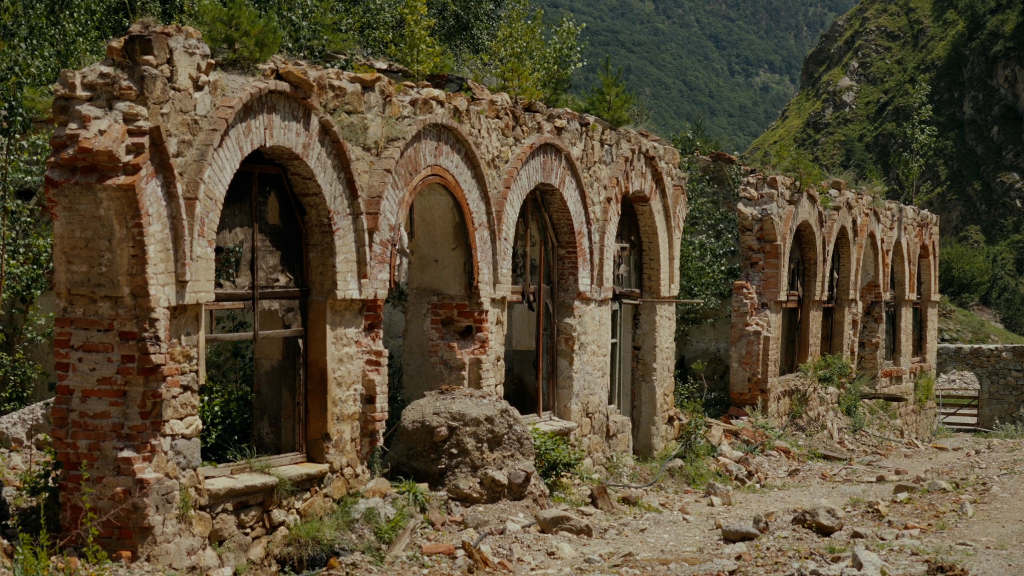 Садон: черная река