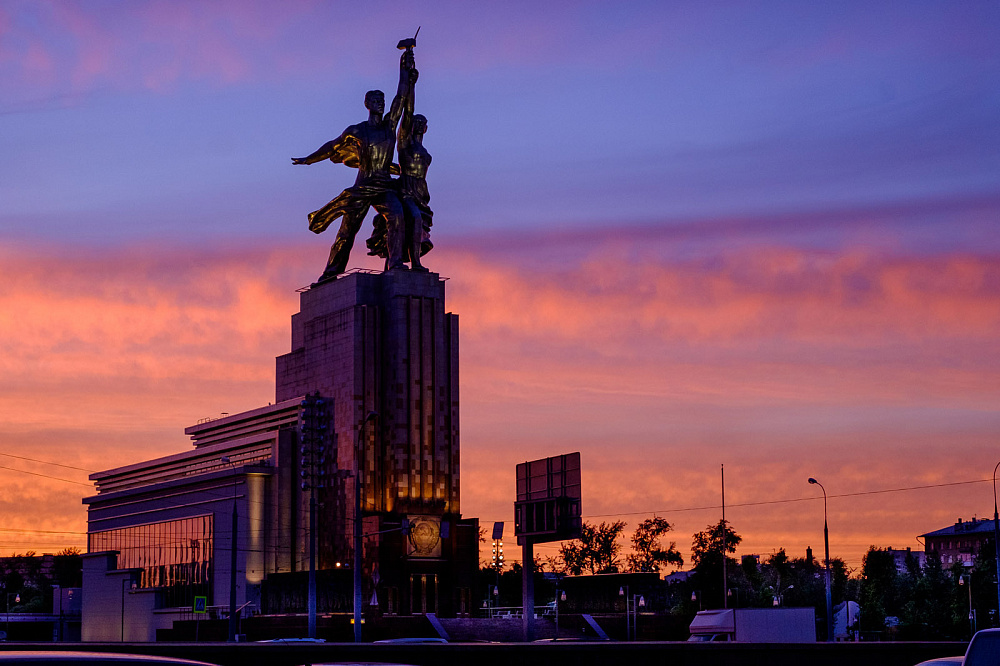 рабочий и колхозница павильон