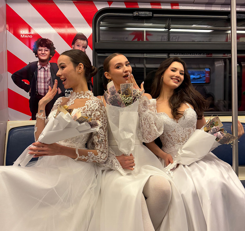 день невест в московском метро - касса невест - фильм