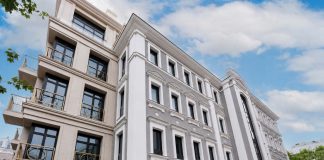 Архитектурная жемчужина Остоженки: камень, латунь и витражи Клубный дом Обыденский №1